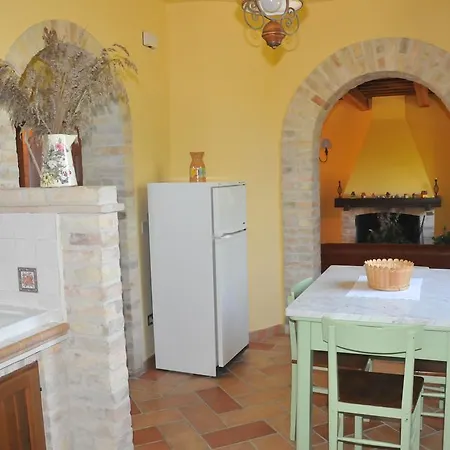 Casale Borgo Miriam بيت ضيافة أوفيدا