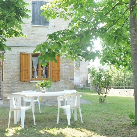 Casale Borgo Miriam بيت ضيافة أوفيدا