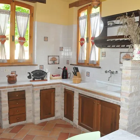بيت ضيافة Casale Borgo Miriam أوفيدا