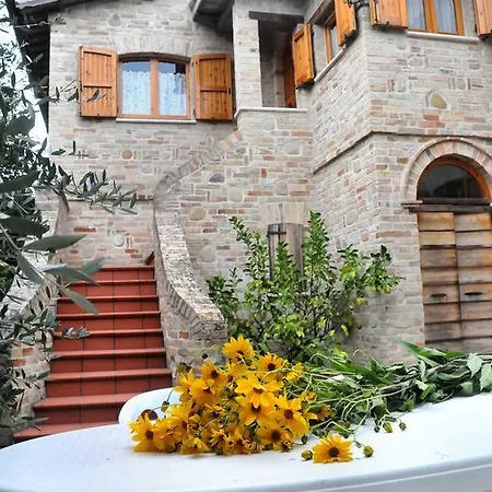 Casale Borgo Miriam أوفيدا