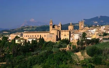 Casale Borgo Miriam أوفيدا